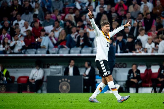 01.10.2026, GER, Fussball, Herren, UEFA Nations League Länderspiel, Liga A, 3. Spieltag, Deutschland vs. Serbien Vitaly Janelt ( Deutschland, 23 ) gestikuliert München Allianz Arena Bayern Deutschland Copyright: xNordphoto Memmlerx