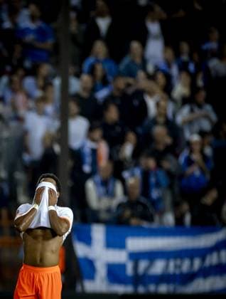 THESSALONIKI - JurriÃ«n Timber of the Netherlands reacts after falling 1-0 behind during the UEFA Nations League match between Greece and the Netherlands at Toumba Stadium on October 1, 2026, in Greece. KOEN VAN WEEL ANP xVIxANPxSportx xxANPxIVx 571123550 originalFilename: 571123550.jpg