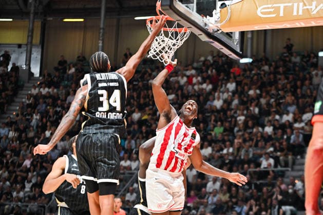 BASKETBALL - Euroleague - Virtus Bologna vs. Olympiacos Piraeus Photo by IPA ABACAPRESS.COM89196137 - Bryant Dunston (Olympiacos Piraeus) and Aliou Diarra (Virtus Bologna) in action --- Virtus Bologna vs. Olympiacos Piraeus, EuroLeague Basketball at PalaDozza in Bologna, Italy, on October 1, 2026, during the Virtus Bologna vs. Olympiacos Piraeus EuroLeague Basketball game in Bologna, Italy, on October 1, 2026 Bologna Italy  Copyright: xIPAxSport ABACAx