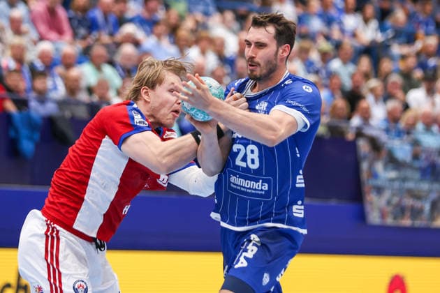 2026.10.01, xkwix, Handball, Handball-Bundesliga, TBV Lemgo Lippe - HC Hamburg, PHOENIX CONTACT arena, 7.Spieltag, Saison 2026 2027: Martin Hovde (HC Hamburg 81)im Zweikampf gegen Hendrik Wagner (TBV Lemgo Lippe 28) Photo: xKamilxWilkowskixPressefotoKochx Nordrhein-Westfalen Deutschland