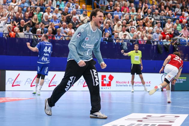 2026.10.01, xkwix, Handball, Handball-Bundesliga, TBV Lemgo Lippe - HC Hamburg, PHOENIX CONTACT arena, 7.Spieltag, Saison 2026 2027: Constantin Moestl (TBV Lemgo Lippe 1) jubelt nach gehaltenem Ball Photo: xKamilxWilkowskixPressefotoKochx Nordrhein-Westfalen Deutschland