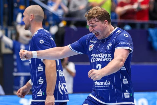 2026.10.01, xkwix, Handball, Handball-Bundesliga, TBV Lemgo Lippe - HC Hamburg, PHOENIX CONTACT arena, 7.Spieltag, Saison 2026 2027: Lukas Hutecek (TBV Lemgo Lippe 2) jubelnd nach Abpfiff nach Sieg Photo: xKamilxWilkowskixPressefotoKochx Nordrhein-Westfalen Deutschland