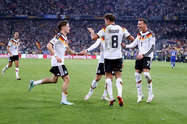 WIRTZ Florian Team Deutschland jubelt nach seinem Tor zum 2m: 0 mit BISCHOF Tom UEFA Nations League Saison 2026 - 2027 Spiel Deutschland - Serbien 2 : 0 01.10.2026 Muenchen DFL REGULATIONS PROHIBIT ANY USE OF PHOTOGRAPHS as IMAGE SEQUENCES and or QUASI-VIDEO Copyright: xLacixPerenyix