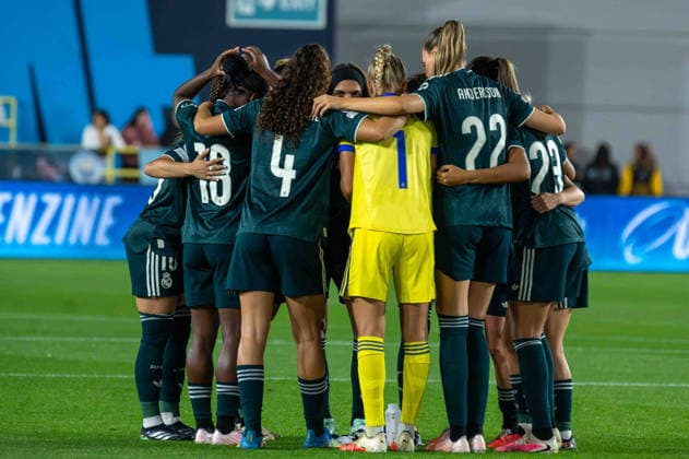 MANCHESTER, ENGLAND - October 1: Real Madrid team huddle ahead of the womens UEFA champions league game between Manchester City and Real Madrid at The Progress with Unity Stadium on October 1st, 2026 in Manchester, England. (Photo by Clare Overfield Sports Press Photo) Copyright: xClarexOverfield xSPPx Sportspressphoto_SPR243594