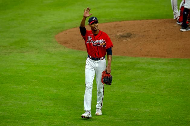 Atlanta Braves pitcher Ray Kerr (62) leaves the pitchers mound after being substituted by Grand Holmes (66) in the fourth inning against the Philadelphia Phillies in game three of the MLB, Baseball Herren, USA National League Wild Card round at Truist Park in Atlanta, Georgia on Thursday, October 1, 2026.  ATL20261001306 MIKExZARRILLI