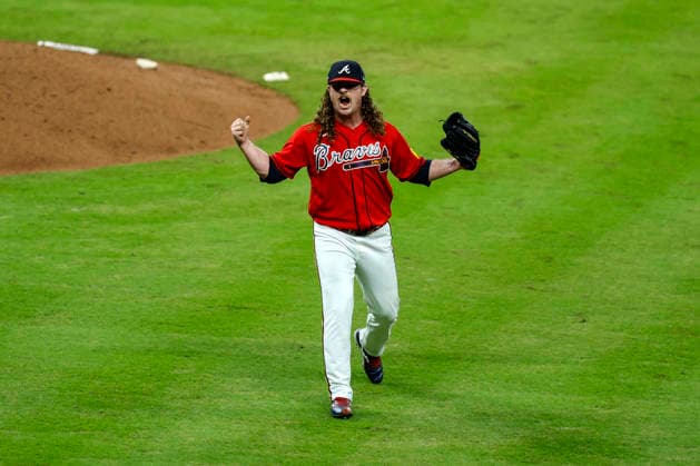Atlanta Braves pitcher Grant Holmes (44) celebrates after a double play in the fifth inning against the Philadelphia Phillies in game three of the MLB, Baseball Herren, USA National League Wild Card round at Truist Park in Atlanta, Georgia on Thursday, October 1, 2026.  ATL20261001318 MIKExZARRILLI