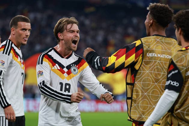 UEFA Nations League - 26 27 - Deutschland - Serbien am 01.10.2026 in der Allianz Arena in München Jubel und Freude bei Maximilian Mittelstädt Mittelstaedt (Deutschland 18) über das Tor zum 2 zu 0 durch Florian Wirtz (Deutschland 17) (nicht im Bild)