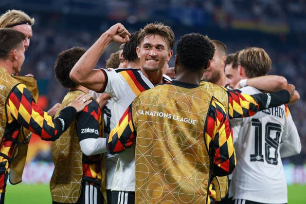 UEFA Nations League - 26 27 - Deutschland - Serbien am 01.10.2026 in der Allianz Arena in München Jubel und Freude bei Tom Bischof (Deutschland 8) über das Tor zum 2 zu 0 durch Florian Wirtz (Deutschland 17)