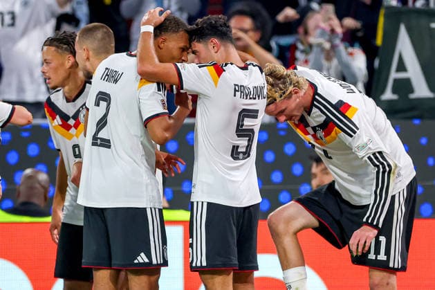 01.10.2026, Fußball, Länderspiel, Deutschland - Serbien, UEFA Nations League 2026 2027, 3.Spieltag, Allianz Arena (München), Saison 2026 27: Torjubel nach dem Tor zum 1:0 durch Torschütze Tom Bischof (GER 8) zusammen mit Derry Scherhant (GER 9) Aleksandar Pavlovic (GER 5) Philipp Treu (GER 13) Florian Wirtz (GER 17) Malick Thiaw (GER 2) Nick Woltemade (GER 11) DFB regulations prohibit any use of photographs as image sequences and or quasi-video. Bayern Deutschland