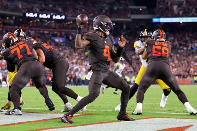 CLEVELAND, OH - OCTOBER 01: Cleveland Browns quarterback Deshaun Watson (4) throws a pass during the fourth quarter of the National Football League game between the Pittsburgh Steelers and Cleveland Browns on October 1, 2026, at Huntington Bank Field in Cleveland, OH. (Photo by Frank Jansky Icon Sportswire) NFL, American Football Herren, USA OCT 01 Steelers at Browns EDITORIAL USE ONLY Icon261001017