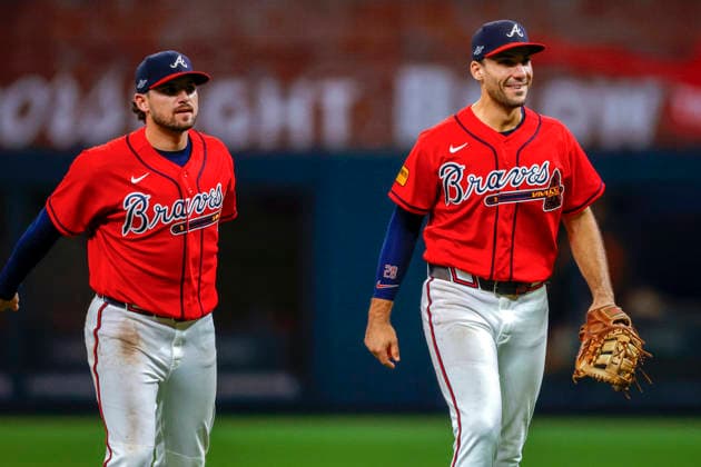 Atlanta Braves first baseman Matt Olson (28) smiles after defeating the Philadelphia Phillies in game three of the MLB, Baseball Herren, USA National League Wild Card round at Truist Park in Atlanta, Georgia on Thursday, October 1, 2026.  ATL20261001339 MIKExZARRILLI