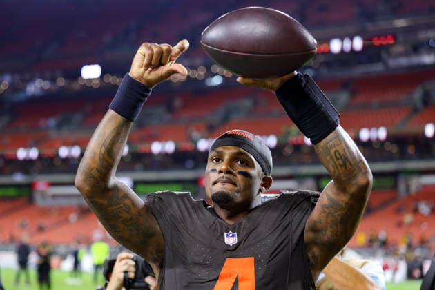 CLEVELAND, OH - OCTOBER 01: Cleveland Browns quarterback Deshaun Watson (4) celebrates as he leaves the field following the National Football League game between the Pittsburgh Steelers and Cleveland Browns on October 1, 2026, at Huntington Bank Field in Cleveland, OH. (Photo by Frank Jansky Icon Sportswire) NFL, American Football Herren, USA OCT 01 Steelers at Browns EDITORIAL USE ONLY Icon261001019