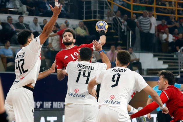 (261002) -- CAIRO, Oct. 2, 2026 -- Omar Sami (2nd L) of Al Ahly SC shoots during the bronze medal handball match between Zamalek Club of Egypt and Al Ahly SC of Egypt at the 19th IHF Men s Club World Championship, WM, Weltmeisterschaft 2026 in Cairo, Egypt, Oct. 1, 2026. ) (SP)EGYPT-CAIRO-HANDBALL-IHF-MEN S CLUB WORLD CHAMPIONSHIP-BRONZE MEDAL MATCH AhmedxGomaa 