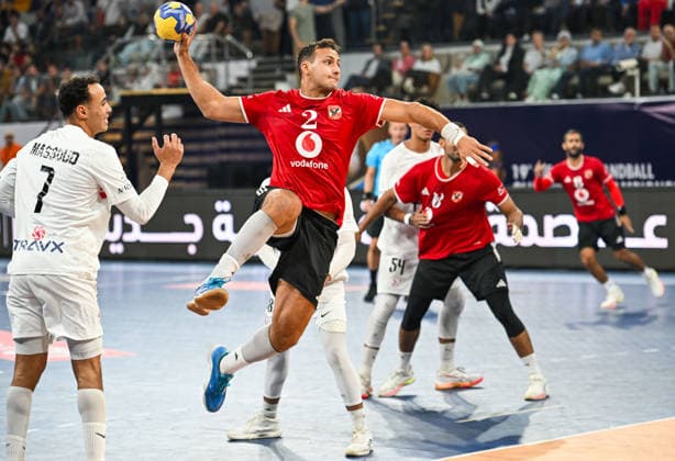 (261002) -- CAIRO, Oct. 2, 2026 -- Nabil Sherif (C) of Al Ahly SC shoots during the bronze medal handball match between Zamalek Club of Egypt and Al Ahly SC of Egypt at the 19th IHF Men s Club World Championship, WM, Weltmeisterschaft 2026 in Cairo, Egypt, Oct. 1, 2026. ) (SP)EGYPT-CAIRO-HANDBALL-IHF-MEN S CLUB WORLD CHAMPIONSHIP-BRONZE MEDAL MATCH XinxMengchen 