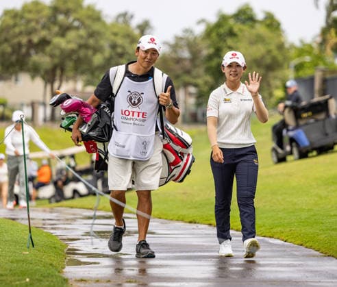 October 1, 2026, Honolulu, Hawaii, USA: 2025 Lotte Championship winner, YOUMIN HWANG, right, and her caddie walk the 6th fairway at the 2026 Lotte Championship at Hoakalei Country Club, Ewa Beach, Hawaii, USA. Honolulu USA - ZUMAm310 20261001_zsp_m310_006 Copyright: xElliotxMilesx