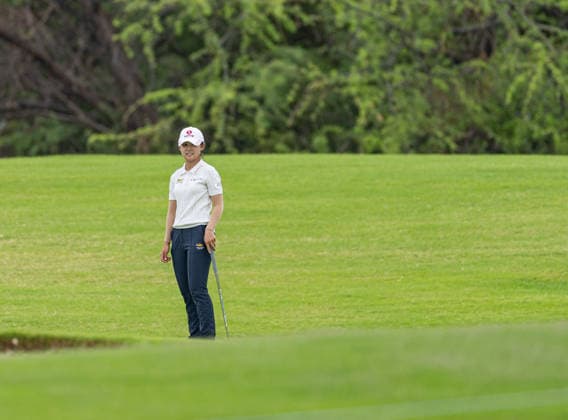 October 1, 2026, Honolulu, Hawaii, USA: 2025 Lotte Championship winner YOUMIN HWANG studies the ground at the 7th green on day 1 of the 2026 Lotte Championship at Hoakalei Country Club, Ewa Beach, Hawaii, USA. Honolulu USA - ZUMAm310 20261001_zsp_m310_026 Copyright: xElliotxMilesx