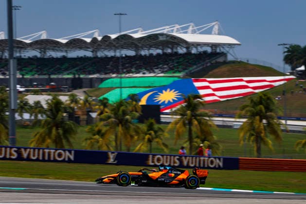 F1 - BAHRAIN GRAND PRIX IN MALAYSIA 2026 81 PIASTRI Oscar (aus), McLaren F1 Team MCL40, action during the 2026 Formula 1 Bahrain Grand Prix in Malaysia, 16th round of the 2026 Formula One World Championship, WM, Weltmeisterschaft from October 2 to 4, 2026 on the Sepang International Circuit, in Sepang, Malaysia - SepangMalaysia  Copyright: xANTONINxVINCENTx