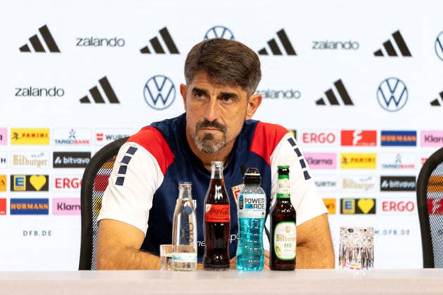 Fussball: UEFA Nations League 2026 - 2027, 3. Spieltag - Deutschland vs Serbien - Allianz-Arena (München) : Veljko Paunovic (Serbien, Cheftrainer) in der Pressekonferenz nach dem Spiel Deutschland gegen Serbien Copyright: xMichellexLukax