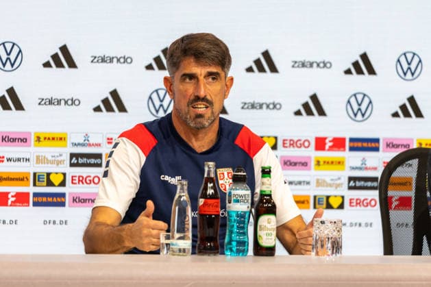 Fussball: UEFA Nations League 2026 - 2027, 3. Spieltag - Deutschland vs Serbien - Allianz-Arena (München) : Veljko Paunovic (Serbien, Cheftrainer) in der Pressekonferenz nach dem Spiel Deutschland gegen Serbien Copyright: xMichellexLukax