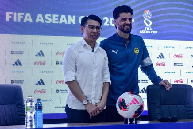October 1, 2026, Bandung, West Java, Indonesia: TAN CHENG HOE (L) head coach of the Malaysian national team, Nationalteam and Malaysian national team player PAULO JOSUE (R) spoke to the media at the post-match press conference, PK, Pressekonferenz after his team defeated the Singapore national team 6Ã¢â‚¬0 in the FIFA ASEAN Cup 2026 at Si Jalak Harupat Stadium in Bandung, Indonesia. FIFA ASEAN CUP 2026: MALAYSIA VS SINGAPORE: POST MATCH PRESS CONFERENCE  - ZUMAr272 0868363987st Copyright: xDimasxRachmatsyahx