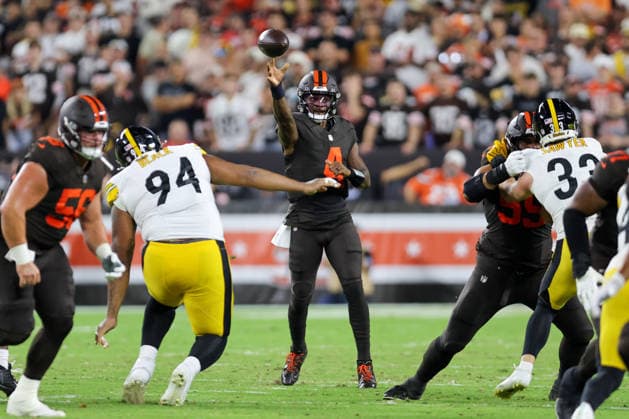 CLEVELAND, OH - OCTOBER 01: Cleveland Browns quarterback Deshaun Watson (4) throws a pass during the second quarter of the National Football League game between the Pittsburgh Steelers and Cleveland Browns on October 1, 2026, at Huntington Bank Field in Cleveland, OH. (Photo by Frank Jansky Icon Sportswire) NFL, American Football Herren, USA OCT 01 Steelers at Browns EDITORIAL USE ONLY Icon261001037