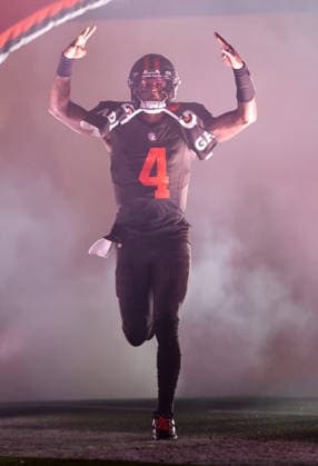 Cleveland Browns Deshaun Watson (4) is introduced prior to the start of the Browns game against the Pittsburgh Steelers at Huntington Bank Field in Cleveland, Ohio on Thursday October 1, 2026. The Browns defeated the Steelers 27-24.  CLE20261001127 AARONxJOSEFCZYK