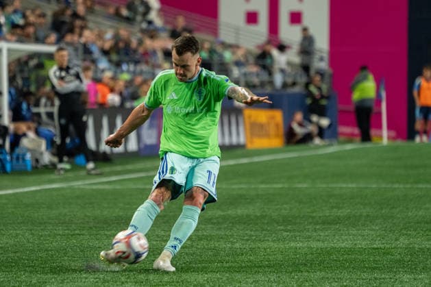 Seattle Sounders v Sporting KC Albert Rusnak of the Seattle Sounders takes a free kick during the match against Sporting KC at Lumen Field on October 1, 2026. Seattle, WA United States  Copyright: xBrentxCombsx originalFilename:combs-notitle261001_npkh8.jpg