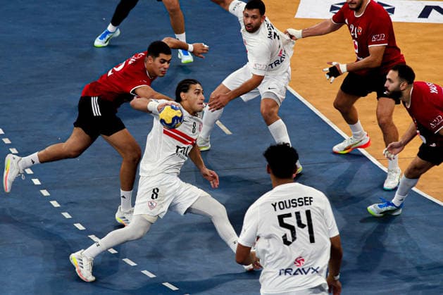 Al Ahly v Zamalek - Third Place Match - IHF Men s Super Globe Ziad Hashad, Zamalek player (white), has possession of the ball during the third-place match between Al Ahly and Zamalek in the IHF Men s Super Globe at the New Administrative Capital Hall in Cairo, Egypt, on October 1, 2026. Cairo Egypt  Copyright: xAhmedxMosaadx originalFilename:mosad-notitle261001_npfck.jpg