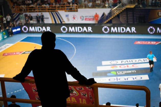 Al Ahly v Zamalek - Third Place Match - IHF Men s Super Globe A fan watches the third-place match between Al Ahly and Zamalek at the IHF Men s Super Globe at the New Administrative Capital Hall in Cairo, Egypt, on October 1, 2026. Cairo Egypt  Copyright: xAhmedxMosaadx originalFilename:mosad-notitle261001_npfhy.jpg