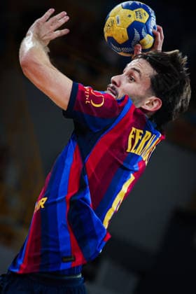 FC Barcelona, Barca v Veszprem HC - IHF Men s Handball Club World Championship, WM, Weltmeisterschaft Final Barcelona s Fernandez scores a point during the IHF Men s Super Globe final between Veszprem and Barcelona at the New Administrative Capital Hall in Cairo, Egypt, on October 1, 2026. Cairo Egypt  Copyright: xAhmedxMosaadx originalFilename:mosad-notitle261001_npknT.jpg