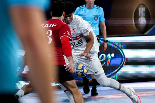 Al Ahly v Zamalek - Third Place Match - IHF Men s Super Globe Saif, an Al-Ahly player in red, attempts to gain possession of the ball during the third-place match between Al Ahly and Zamalek at the IHF Men s Super Globe at the New Administrative Capital Hall in Cairo, Egypt, on October 1, 2026. Cairo Egypt  Copyright: xAhmedxMosaadx originalFilename:mosad-notitle261001_npmBj.jpg