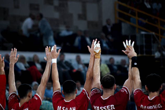 Al Ahly v Zamalek - Third Place Match - IHF Men s Super Globe Al Ahly players raise their hands during the third-place match between Al Ahly and Zamalek in the IHF Men s Super Globe at the New Administrative Capital Hall in Cairo, Egypt, on October 1, 2026. Cairo Egypt  Copyright: xAhmedxMosaadx originalFilename:mosad-notitle261001_npxtb.jpg