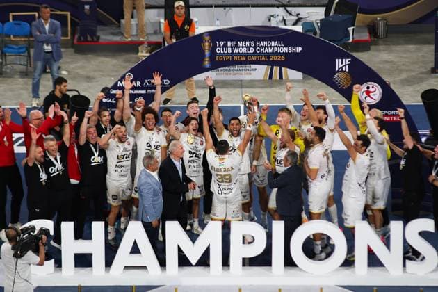 FC Barcelona, Barca v Veszprem HC - IHF Men s Handball Club World Championship, WM, Weltmeisterschaft Final Veszprem lifts the trophy after winning the IHF Men s Super Globe final against Barcelona at the New Administrative Capital Hall in Cairo, Egypt, on October 1, 2026. Cairo Egypt  Copyright: xAhmedxMosaadx originalFilename:mosad-notitle261002_npqX2.jpg