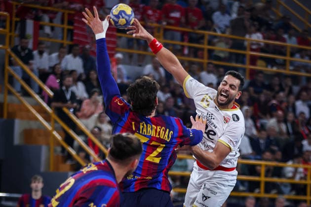 Barcelona v Veszprem - 19th IHF Men s Club World Championship, WM, Weltmeisterschaft 2026 - Final Mohamed Ahmed Hesham Elsayed of Veszprem plays during the final match of the 19th IHF Men s Club World Championship 2026 between Barcelona and Veszprem at the New Administrative Capital Covered Hall on October 1, 2026. New Cairo -New Capital Egypt  Copyright: xAymanxArefx originalFilename:aref-notitle261001_np69a.jpg