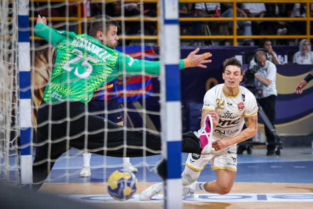 Barcelona v Veszprem - 19th IHF Men s Club World Championship, WM, Weltmeisterschaft 2026 - Final Yanis LENNE, wearing jersey number 32, plays for Veszprem during the final match of the 19th IHF Men s Club World Championship 2026 against Barcelona at the New Administrative Capital Covered Hall on October 1, 2026. New Cairo -New Capital Egypt  Copyright: xAymanxArefx originalFilename:aref-notitle261001_npaoA.jpg