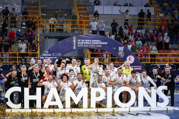 Barcelona v Veszprem - 19th IHF Men s Club World Championship, WM, Weltmeisterschaft 2026 - Final Veszprem players celebrate after winning the 19th IHF Men s Club World Championship 2026 final match against Barcelona at the New Administrative Capital Covered Hall in Egypt on October 1, 2026. New Cairo -New Capital Egypt  Copyright: xAymanxArefx originalFilename:aref-notitle261001_npbOz.jpg
