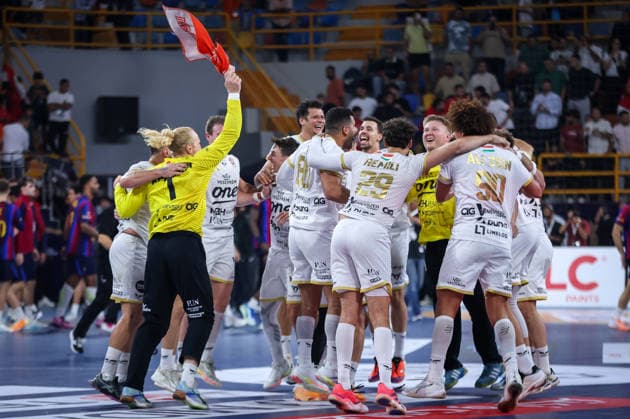 Barcelona v Veszprem - 19th IHF Men s Club World Championship, WM, Weltmeisterschaft 2026 - Final Veszprem players celebrate after winning the 19th IHF Men s Club World Championship 2026 final match against Barcelona at the New Administrative Capital Covered Hall in Egypt on October 1, 2026. New Cairo -New Capital Egypt  Copyright: xAymanxArefx originalFilename:aref-notitle261001_npWaH.jpg