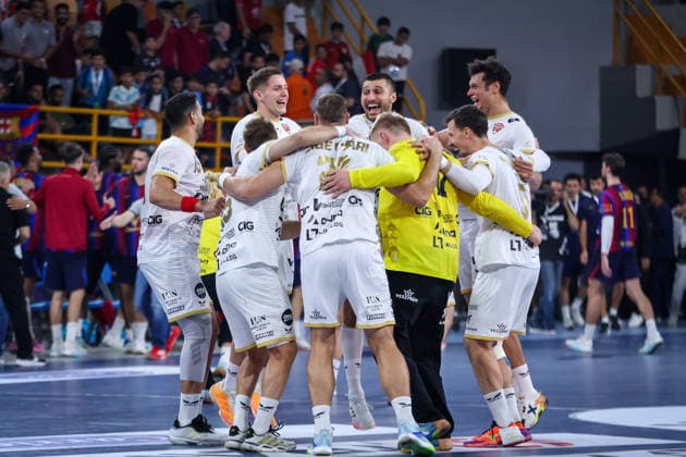 Barcelona v Veszprem - 19th IHF Men s Club World Championship, WM, Weltmeisterschaft 2026 - Final Veszprem players celebrate after winning the 19th IHF Men s Club World Championship 2026 final match against Barcelona at the New Administrative Capital Covered Hall in Egypt on October 1, 2026. New Cairo -New Capital Egypt  Copyright: xAymanxArefx originalFilename:aref-notitle261001_npwAj.jpg