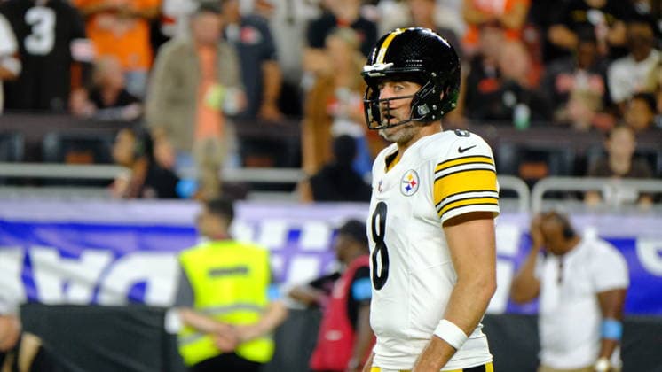 Oct 01, 2026; Aaron Rodgers 8 during the Pittsburgh Steelers vs Cleveland Browns game in Cleveland, OH, USA; at Huntington Bank Field. Mandatory Credit: -Cal Media Cleveland USA - ZUMAcp5_ 20261001_faf_cp5_036 Copyright: xJasonxPohuskix