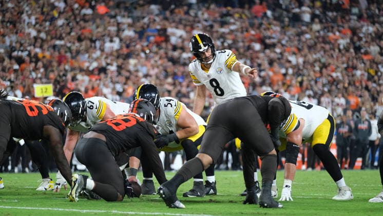 Oct 01, 2026; Aaron Rodgers 8 during the Pittsburgh Steelers vs Cleveland Browns game in Cleveland, OH, USA; at Huntington Bank Field. Mandatory Credit: -Cal Media Cleveland USA - ZUMAcp5_ 20261001_faf_cp5_058 Copyright: xJasonxPohuskix