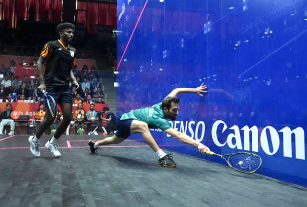 (261002) -- NAGOYA, Oct. 2, 2026 -- Nasir Iqbal (R) of team Pakistan competes against Ameeshenraj Chandaran of team Malaysia during the Men s Team Gold Medal Match of Squash at the 20th Asian Games Aichi-Nagoya 2026 in Nagoya, Japan, Oct. 2, 2026. ) (SP)JAPAN-NAGOYA-ASIAN GAMES-SQUASH-MEN S TEAM-GOLD MEDAL MATCH JiaxYuchen 