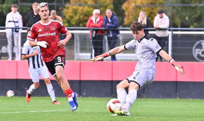 02.10.2026 - Fussball - Saison 2026 2027 - Testspiel Freundschaftsspiel Vorbereitungsspiel: 1. FC Nürnberg Nuernberg FCN ( Club ) - FC Ingolstadt FCI ( Schanzer ) - Sportfoto Zink - xwoxzix - Sigurd Haugen ( 9, 1. FC Nürnberg FCN ) Markus Ponath (1, FC Ingolstadt )