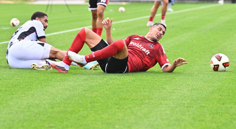 02.10.2026 - Fussball - Saison 2026 2027 - Testspiel Freundschaftsspiel Vorbereitungsspiel: 1. FC Nürnberg Nuernberg FCN ( Club ) - FC Ingolstadt FCI ( Schanzer ) - Sportfoto Zink - xwoxzix - Keanan Bennetts (18, FC Ingolstadt ) Ioannis Masouras (21, 1. FC Nürnberg FCN )