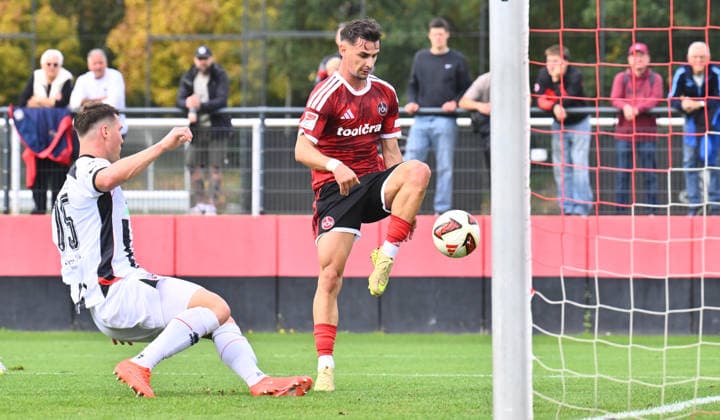 02.10.2026 - Fussball - Saison 2026 2027 - Testspiel Freundschaftsspiel Vorbereitungsspiel: 1. FC Nürnberg Nuernberg FCN ( Club ) - FC Ingolstadt FCI ( Schanzer ) - Sportfoto Zink - xwoxzix - Andrea Ceresoli (14, 1. FC Nürnberg FCN ) erzielt Treffer Tor Torschuß zum 3:0 gegen Jonas Scholz (15, FC Ingolstadt )