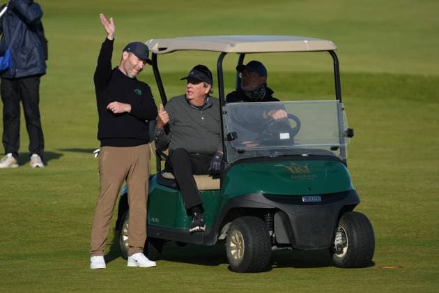 Branden Grace and Johann Rupert on the 4th hole Alfred Dunhill Links Championship, Round 2, Kingsbarns, Tayside, UK, Scotland - 02 Oct 2026 United Kingdom  Copyright: xStuartxWallace Shutterstockx 17181491x
