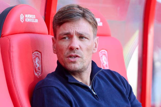 Geschaeftsfuehrer Profifussball Clemens Fritz (Werder Bremen) schaut waehrend des Freundschaftsspiels zwischen dem FC Twente Enschede und Werder Bremen im De Grolsch Veste am 02. October 2026 in Enschede, Niederlande. (Foto von Marco Steinbrenner DeFodi Images) +++ Geschaeftsfuehrer Profifussball Sport Clemens Fritz (Werder Bremen) looks on during the Friendly match between FC Twente Enschede and Werder Bremen at De Grolsch Veste on October 2, 2026 in Enschede, Netherlands. (Photo by Marco Steinbrenner DeFodi Images) (Photo by Marco Steinbrenner DeFodi Images) -