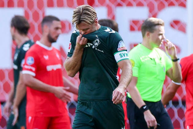 Niclas Fuellkrug (Werder Bremen) schaut enttaeuscht waehrend des Freundschaftsspiels zwischen dem FC Twente Enschede und Werder Bremen im De Grolsch Veste am 02. October 2026 in Enschede, Niederlande. (Foto von Marco Steinbrenner DeFodi Images) +++ Niclas Fuellkrug (Werder Bremen) looks dejected during the Friendly match between FC Twente Enschede and Werder Bremen at De Grolsch Veste on October 2, 2026 in Enschede, Netherlands. (Photo by Marco Steinbrenner DeFodi Images) (Photo by Marco Steinbrenner DeFodi Images) -