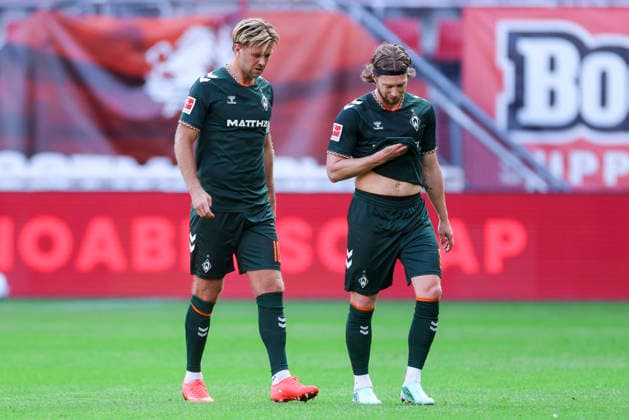 Niclas Fuellkrug (Werder Bremen) und Mitchell Weiser (Werder Bremen) schauen enttaeuscht waehrend des Freundschaftsspiels zwischen dem FC Twente Enschede und Werder Bremen im De Grolsch Veste am 02. October 2026 in Enschede, Niederlande. (Foto von Marco Steinbrenner DeFodi Images) +++ Niclas Fuellkrug (Werder Bremen) und Mitchell Weiser (Werder Bremen) look dejected during the Friendly match between FC Twente Enschede and Werder Bremen at De Grolsch Veste on October 2, 2026 in Enschede, Netherlands. (Photo by Marco Steinbrenner DeFodi Images) (Photo by Marco Steinbrenner DeFodi Images) -
