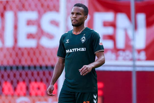 Felix Agu (Werder Bremen) schaut enttaeuscht waehrend des Freundschaftsspiels zwischen dem FC Twente Enschede und Werder Bremen im De Grolsch Veste am 02. October 2026 in Enschede, Niederlande. (Foto von Marco Steinbrenner DeFodi Images) +++ Felix Agu (Werder Bremen) looks dejected during the Friendly match between FC Twente Enschede and Werder Bremen at De Grolsch Veste on October 2, 2026 in Enschede, Netherlands. (Photo by Marco Steinbrenner DeFodi Images) (Photo by Marco Steinbrenner DeFodi Images) -