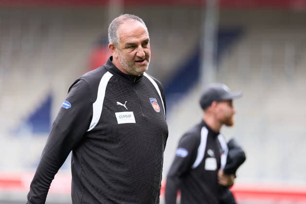 Portrait, Portraet, Freisteller Frank Schmidt (1.FC Heidenheim, Chef-Trainer) GER, 1. FC Heidenheim 1846 e. V. vs. FC Wuerzburger Kickers, Fussball, Freundschaftsspiele - Herren, Spielzeit 2026 2027, 02.10.2026 GER, 1. FC Heidenheim 1846 e. V. vs. FC Wuerzburger Kickers, Fussball, Freundschaftsspiele - Herren, Spielzeit 2026 2027, 02.10.2026 Heidenheim an der Brenz Copyright: xEibner-Pressefoto GeraldxOelze-dexStoppanyx EP_ODS